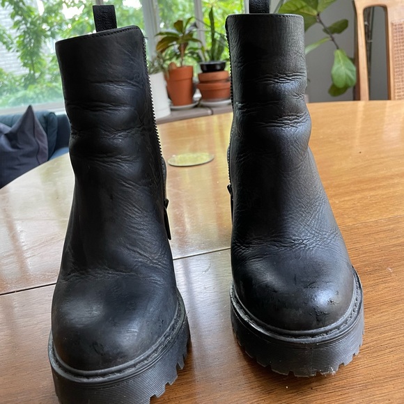 Dr. Martens Women's Magdalena Ankle Bootie - Picture 4 of 5